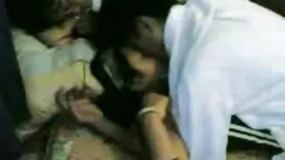 Cặp vợ chồng với người hàng phim sec thu va nguoi xóm