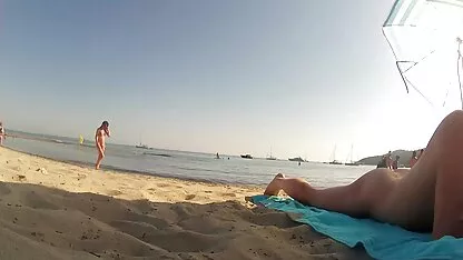 Chó cái đẹp trong Vàng áo ngực Ông áo sec cho đit nguoi ngực