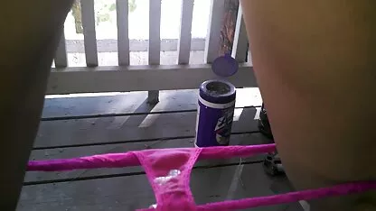 Cô gái châu á, mặc quần áo xem những người khác và pim sec cho dit nguoi dự báo thời tiết