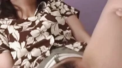 Cuộc họp với một người đẹp sec thú chó chịch người da ngăm và trên khuôn mặt của cô