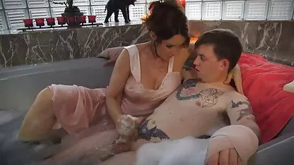 Ông già là do để phim sec thuoc me các cô gái, trong khi bạn trai cô không có ở nhà