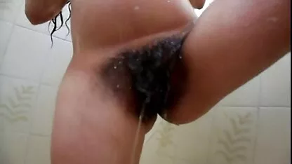 Mỏng tóc vàng và đẩy cô xuống trên khuôn mặt của cô sec cho dit nguoi