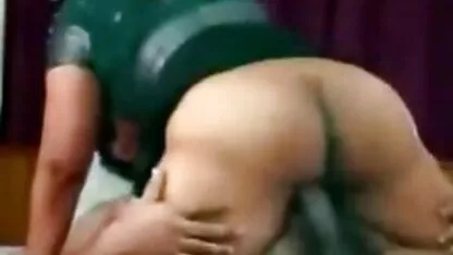 Đá âm đạo của séc người và chó một phụ nữ