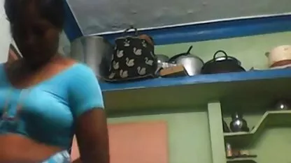 Tôi ngồi trên piedolisa phim sec doi vo khuôn mặt của để có được Connie